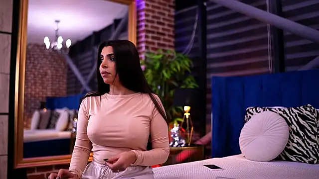 NicoleCellini online show from 11/22/25, 06:40