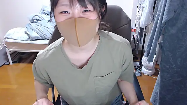 Snapshot of izumi__123 chatting on 03/24/26, 04:23 izumi 123 online show from 03/24/26, 04:23