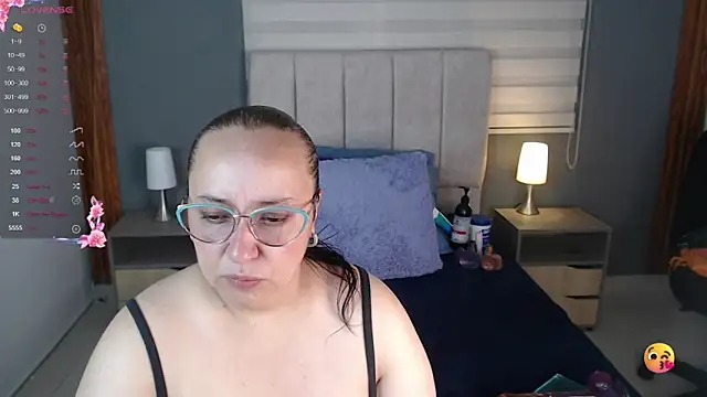 Snapshot of Natasha26_ chatting on 10/25/25, 12:13 Natasha26  online show from 10/25/25, 12:13