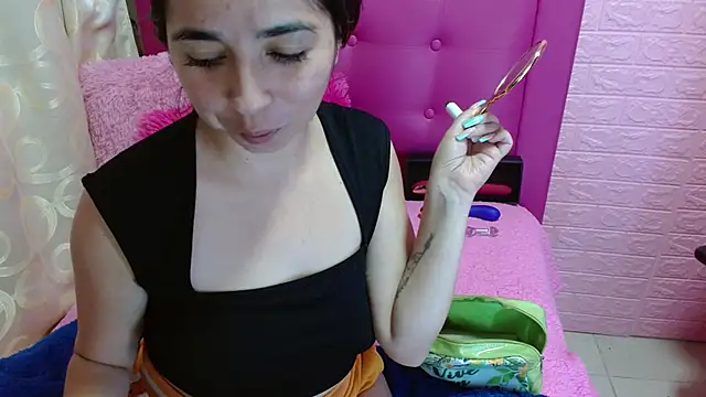 Snapshot of kendall_all4u chatting on 12/28/24, 05:33 kendall all4u online show from 12/28/24, 05:33