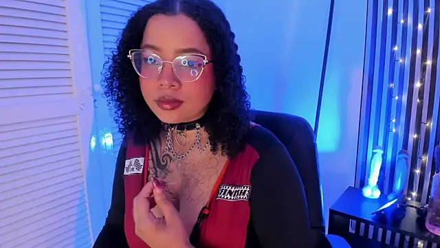 Emiilycollins online show from 12/12/24, 04:48