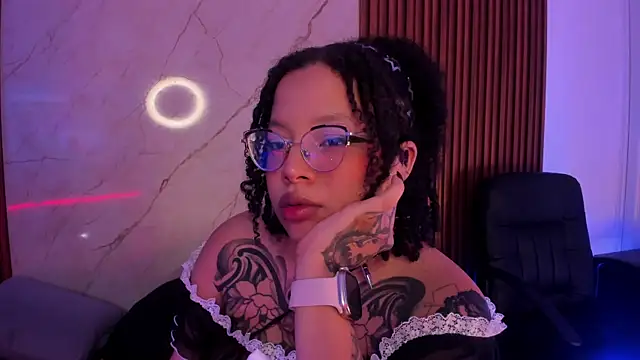 Emiilycollins online show from 11/11/25, 12:21