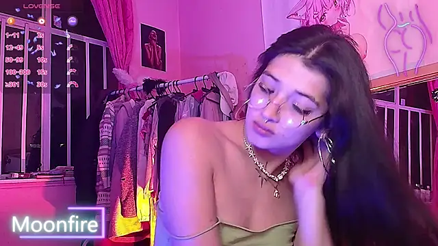 Snapshot of moonfiredancer chatting on 09/10/25, 03:28 moonfiredancer online show from 09/10/25, 03:28