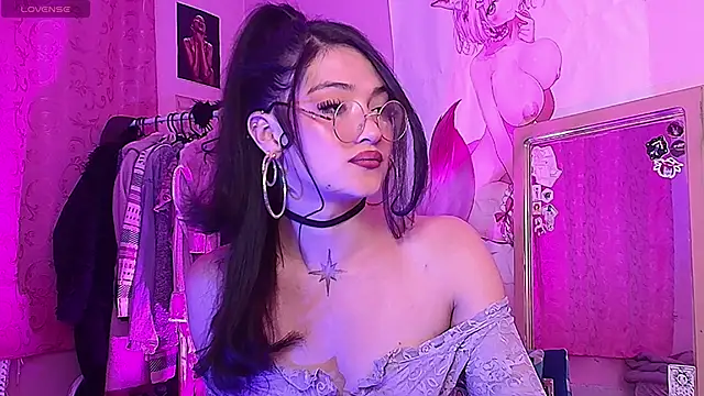 Snapshot of moonfiredancer chatting on 09/23/25, 08:06 moonfiredancer online show from 09/23/25, 08:06