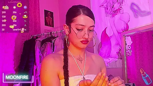 Snapshot of moonfiredancer chatting on 09/29/25, 04:17 moonfiredancer online show from 09/29/25, 04:17