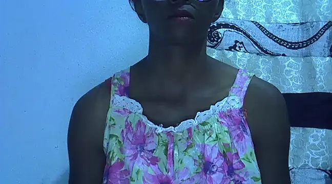 Snapshot of ElianeHot chatting on 02/05/25, 03:20 ElianeHot online show from 02/05/25, 03:20