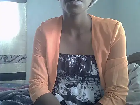 Snapshot of ElianeHot chatting on 10/06/25, 08:12 ElianeHot online show from 10/06/25, 08:12