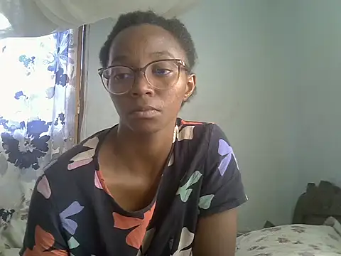 Snapshot of ElianeHot chatting on 06/14/26, 01:02 ElianeHot online show from 06/14/26, 01:02
