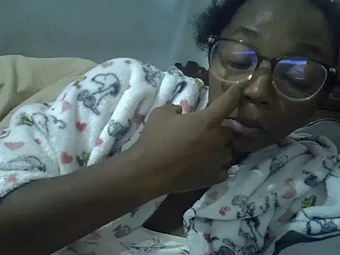 Snapshot of ElianeHot chatting on 06/24/26, 03:38 ElianeHot online show from 06/24/26, 03:38