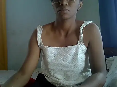 Snapshot of ElianeHot chatting on 07/05/26, 10:22 ElianeHot online show from 07/05/26, 10:22