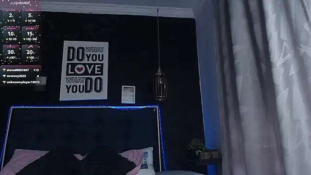 Snapshot of Alisteresa_ chatting on 12/17/24, 06:20 Alisteresa  online show from 12/17/24, 06:20