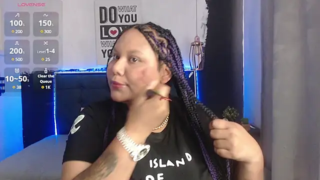 Snapshot of Alisteresa_ chatting on 12/26/24, 03:53 Alisteresa  online show from 12/26/24, 03:53