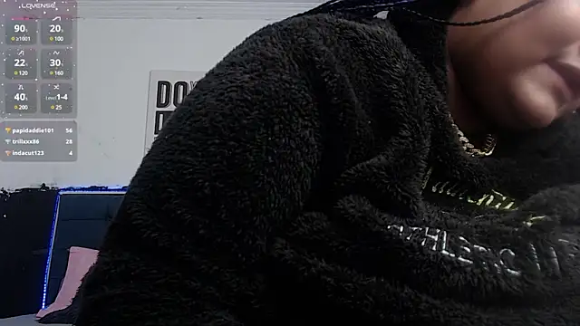 Snapshot of Alisteresa_ chatting on 12/30/24, 10:34 Alisteresa  online show from 12/30/24, 10:34