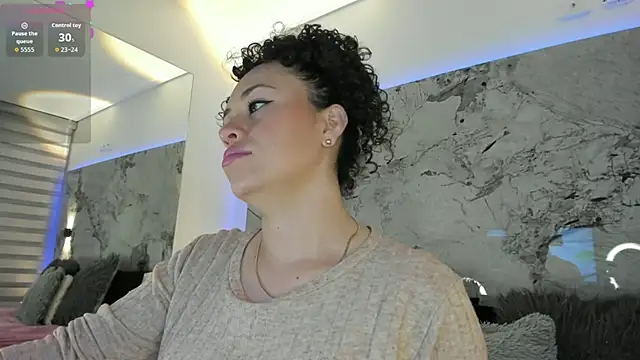 LIZ HOLMES online show from 09/24/25, 10:07