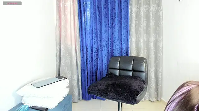 Snapshot of Alannis_Blue1 chatting on 06/26/26, 05:17 Alannis Blue1 online show from 06/26/26, 05:17