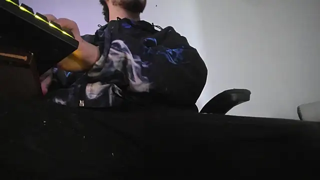 s sven03 online show from 11/10/25, 07:40