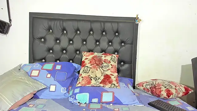 Darlyquenn11 online show from 02/01/25, 04:14