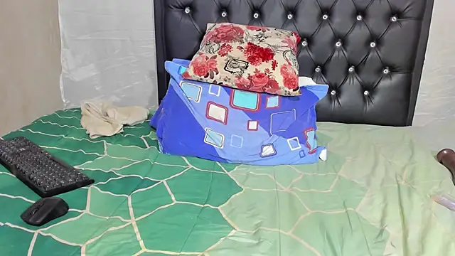 Darlyquenn11 online show from 02/08/25, 12:17