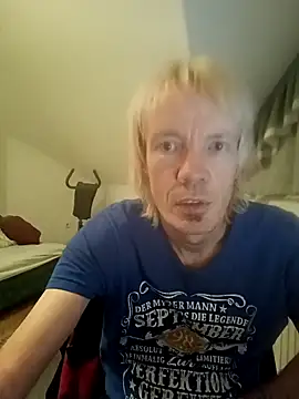 Snapshot of Julien_emperor chatting on 01/04/25, 07:13 Julien emperor online show from 01/04/25, 07:13