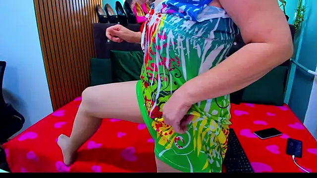 Lilly hott online show from 10/15/25, 06:52