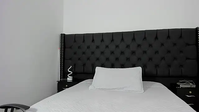 Snapshot of Rubi_Sky chatting on 12/18/25, 02:56 Rubi Sky online show from 12/18/25, 02:56