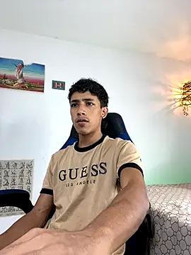 Ostin18hot online show from 12/05/25, 04:21