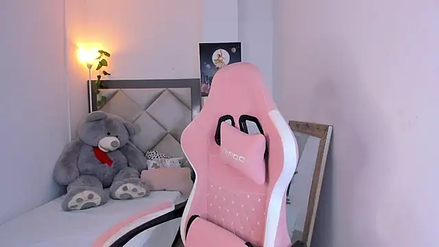 Adria ross online show from 02/05/25, 01:44