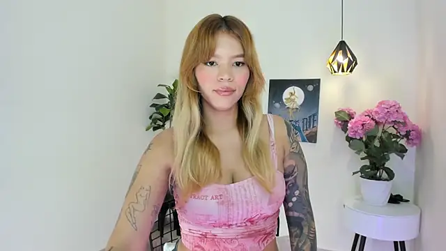 Snapshot of Adria_ross chatting on 04/23/26, 12:29 Adria ross online show from 04/23/26, 12:29