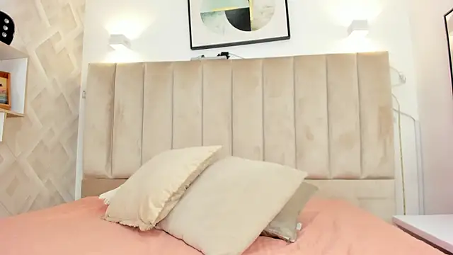 Snapshot of Anniie_Queen chatting on 02/13/26, 02:07 Anniie Queen online show from 02/13/26, 02:07