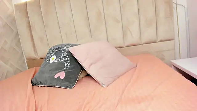 Snapshot of Anniie_Queen chatting on 02/26/26, 03:16 Anniie Queen online show from 02/26/26, 03:16