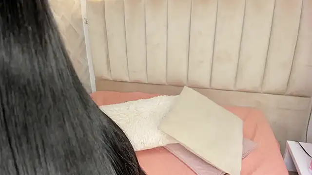 Snapshot of Anniie_Queen chatting on 03/26/26, 02:50 Anniie Queen online show from 03/26/26, 02:50