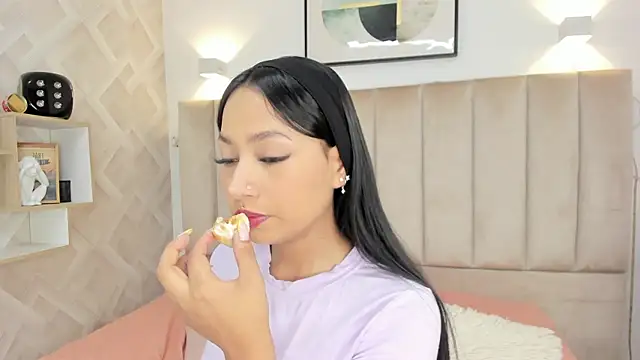 Snapshot of Anniie_Queen chatting on 03/28/26, 03:50 Anniie Queen online show from 03/28/26, 03:50