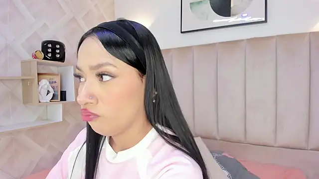 Snapshot of Anniie_Queen chatting on 04/01/26, 03:07 Anniie Queen online show from 04/01/26, 03:07