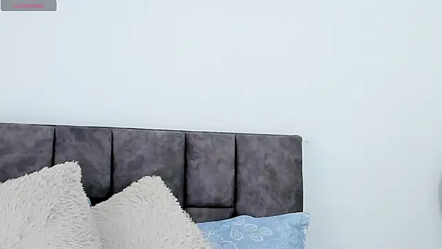 VeronicaTonu online show from 02/18/25, 03:21