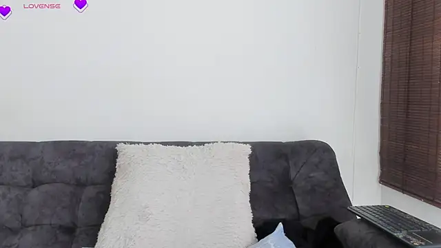 Snapshot of VeronicaTonu chatting on 04/19/26, 06:10 VeronicaTonu online show from 04/19/26, 06:10