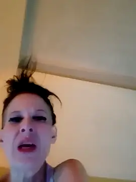 Snapshot of michele462 chatting on 09/30/25, 09:36 michele462 online show from 09/30/25, 09:36