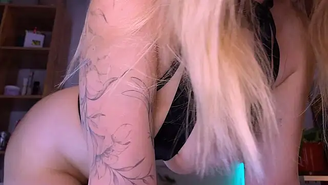 Snapshot of Amelia_naughtyGirl chatting on 12/18/24, 11:51 Amelia naughtyGirl online show from 12/18/24, 11:51