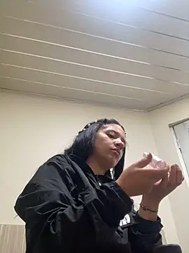 angelie 3 online show from 02/20/25, 05:33