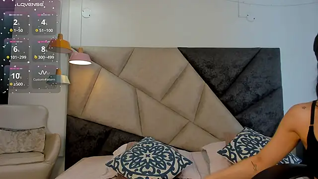 Snapshot of FaloonRoussel chatting on 03/05/26, 06:15 FaloonRoussel online show from 03/05/26, 06:15