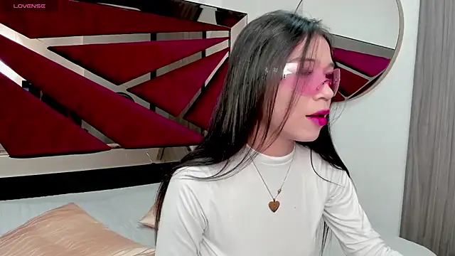 Snapshot of FaloonRoussel chatting on 03/25/26, 04:24 FaloonRoussel online show from 03/25/26, 04:24