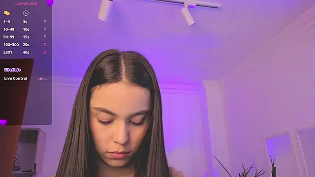 Snapshot of Aleejaa__ chatting on 04/20/26, 11:24 Aleejaa online show from 04/20/26, 11:24