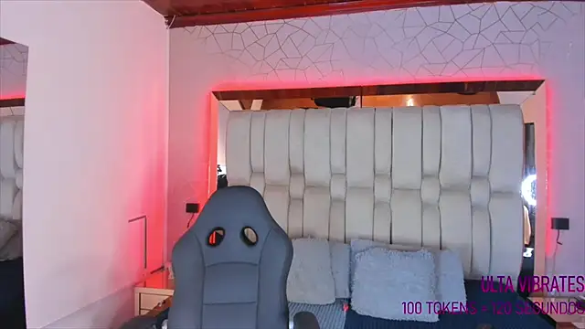 Snapshot of AngelineHeet chatting on 12/18/24, 03:58 AngelineHeet online show from 12/18/24, 03:58