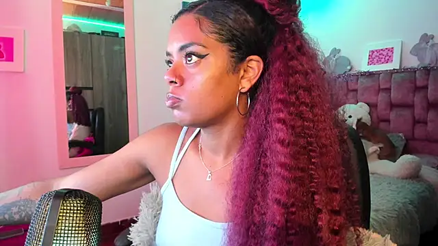 ladyrd1 online show from 12/17/24, 08:10