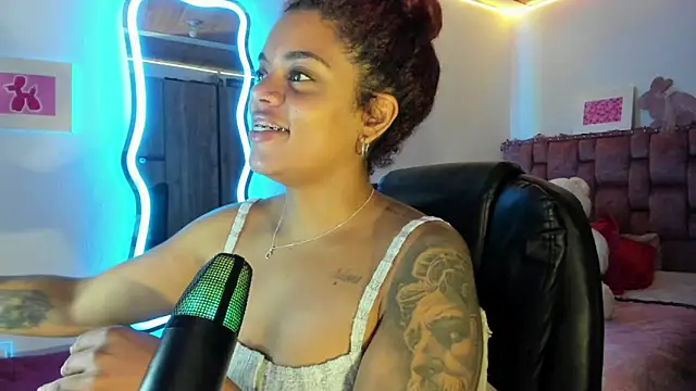 ladyrd1 online show from 02/28/25, 09:47