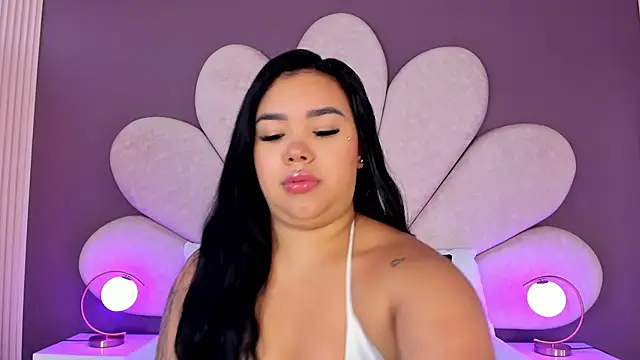 MarianaGarciaa   online show from 10/21/25, 11:33