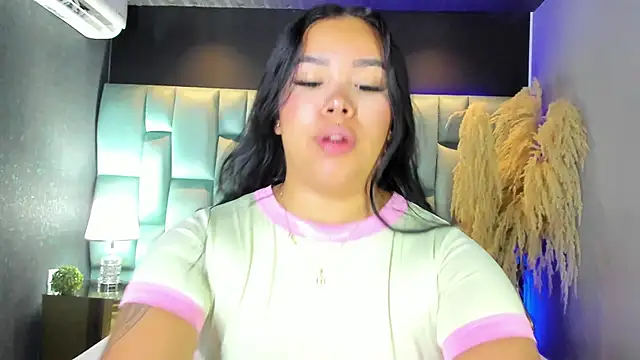 MarianaGarciaa   online show from 04/18/26, 07:29