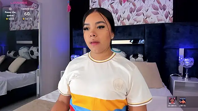 Snapshot of MarianaGarciaa__ chatting on 06/27/26, 06:24 MarianaGarciaa online show from 06/27/26, 06:24