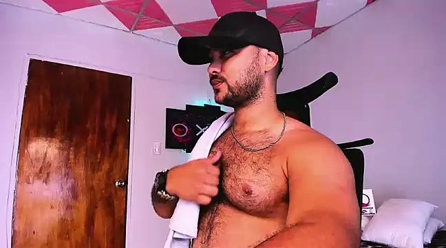 Snapshot of Sebas-hott chatting on 12/18/24, 05:48 Sebas-hott online show from 12/18/24, 05:48