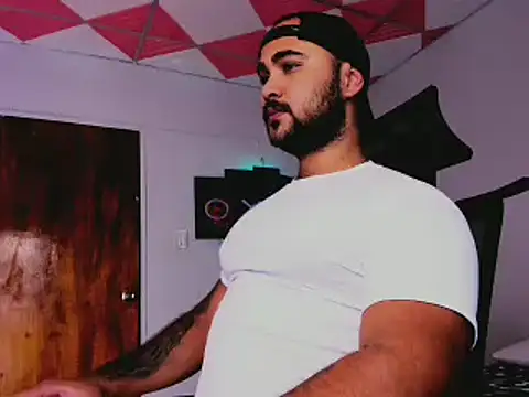 Snapshot of Sebas-hott chatting on 02/19/25, 03:06 Sebas-hott online show from 02/19/25, 03:06