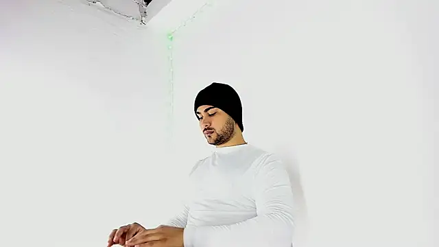Snapshot of Sebas-hott chatting on 09/12/25, 10:10 Sebas-hott online show from 09/12/25, 10:10